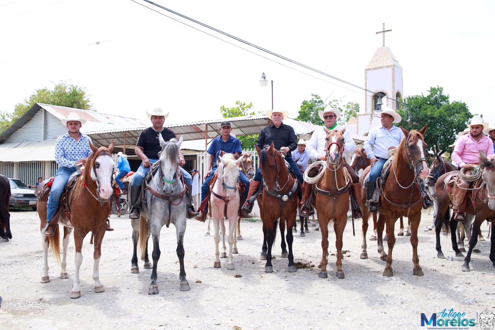 Celebran el Día del Padre con gran cabalgata regional en Antiguo Morelos
