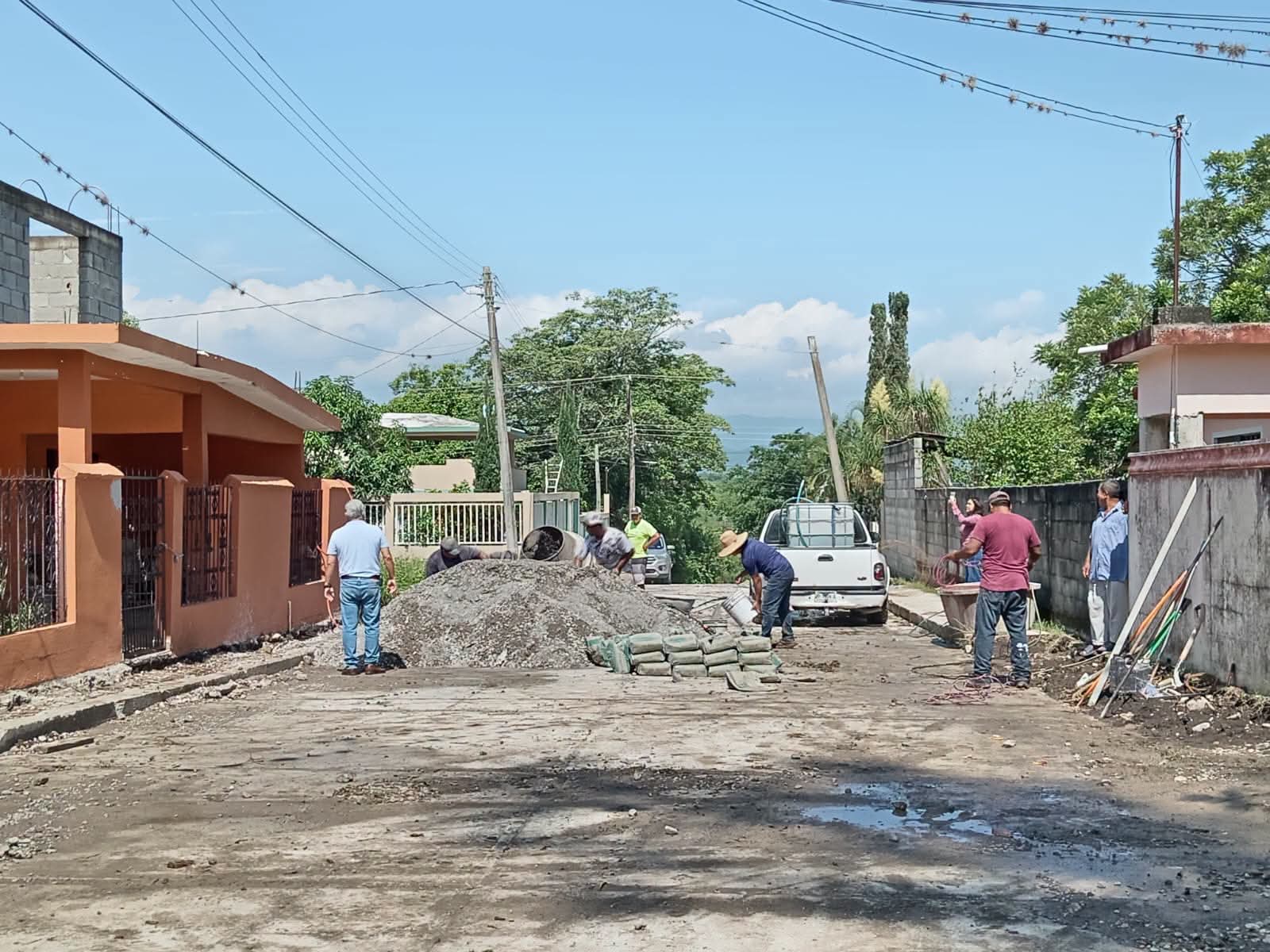 Supervisa Melchor Budarth obras de pavimentación para transformar Ocampo