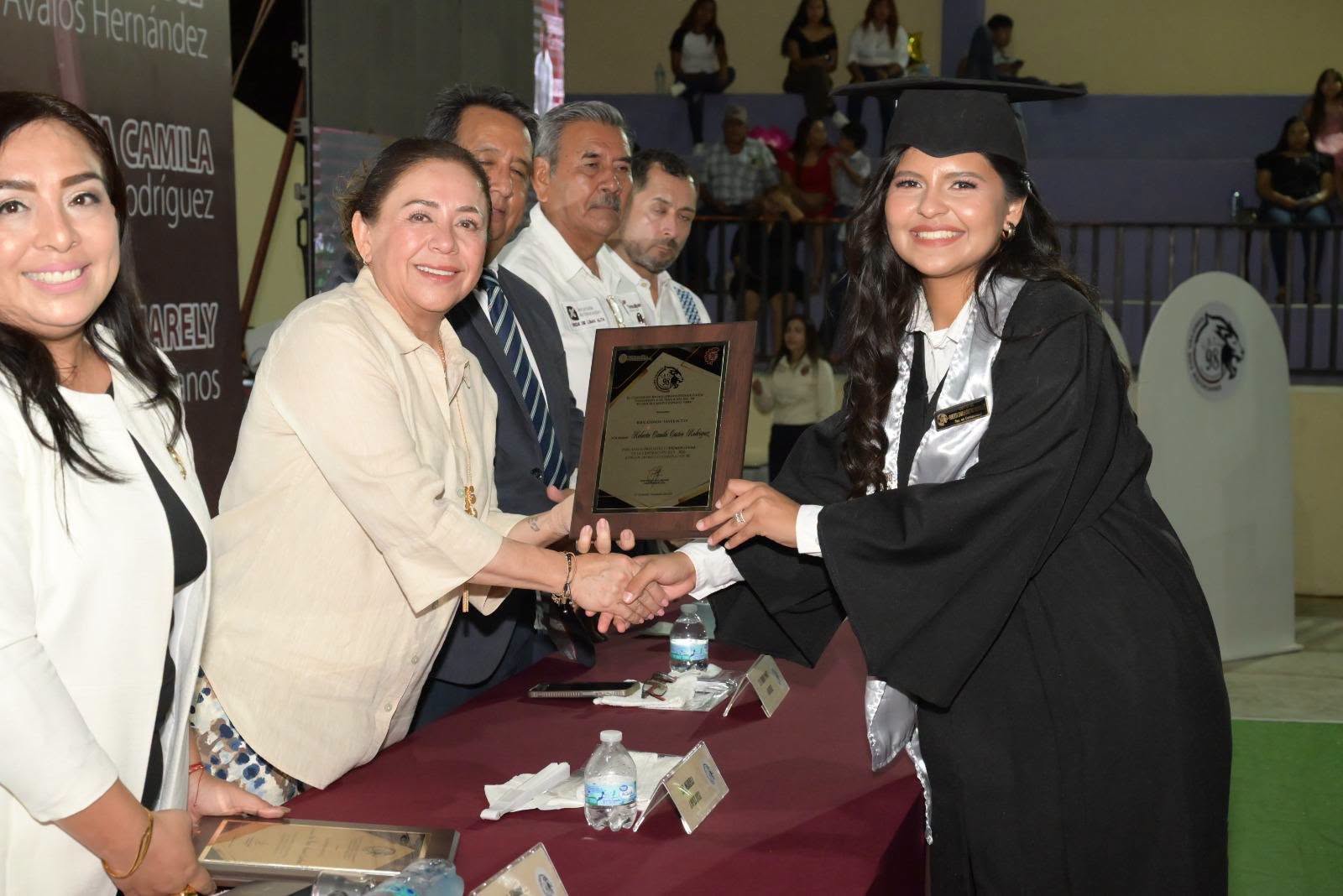 Mariela López, madrina de la generación 2023-2026 del CBTis No. 98