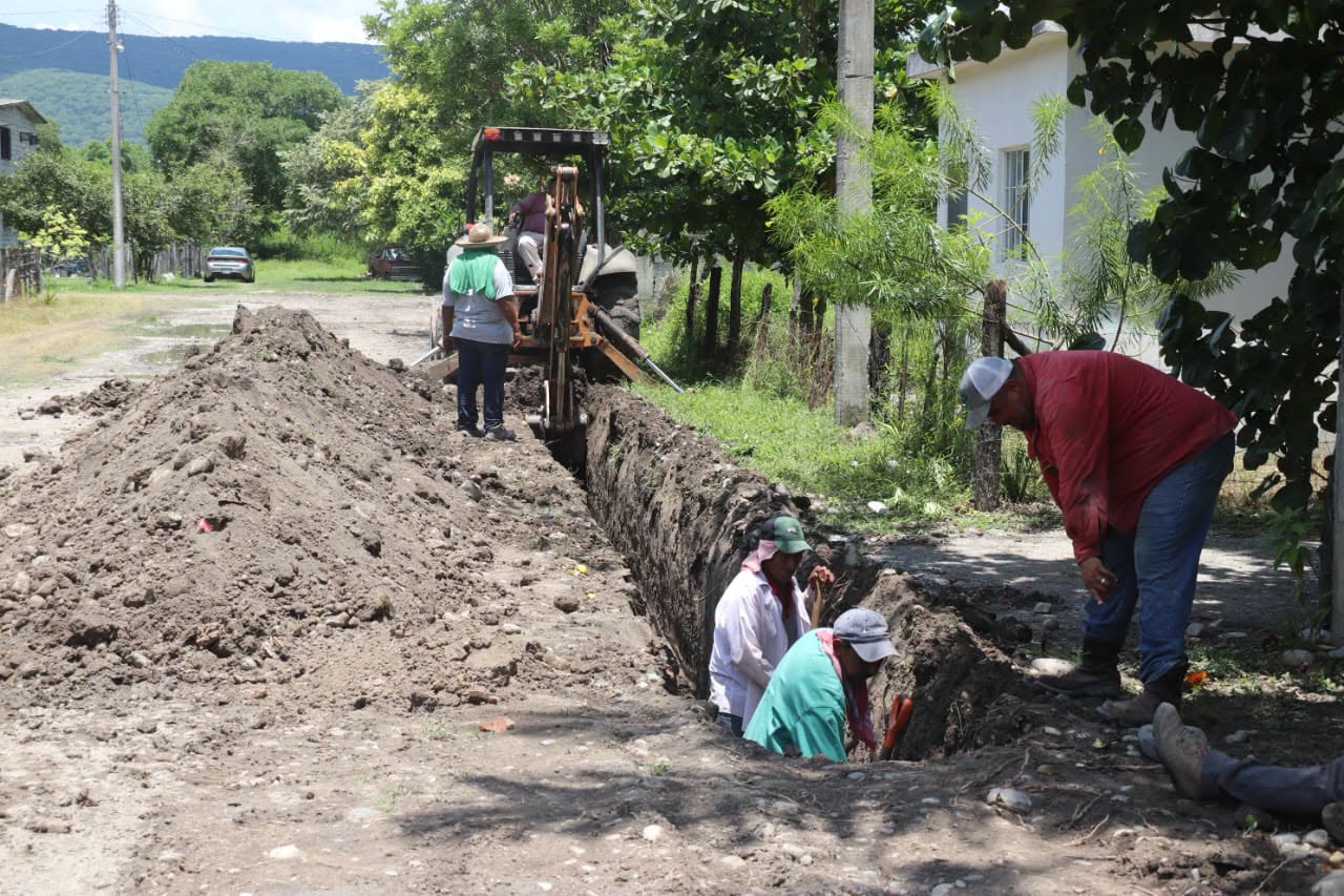El Gobierno Municipal lleva agua potable por primera vez a la colonia La Granja tras décadas de espera
