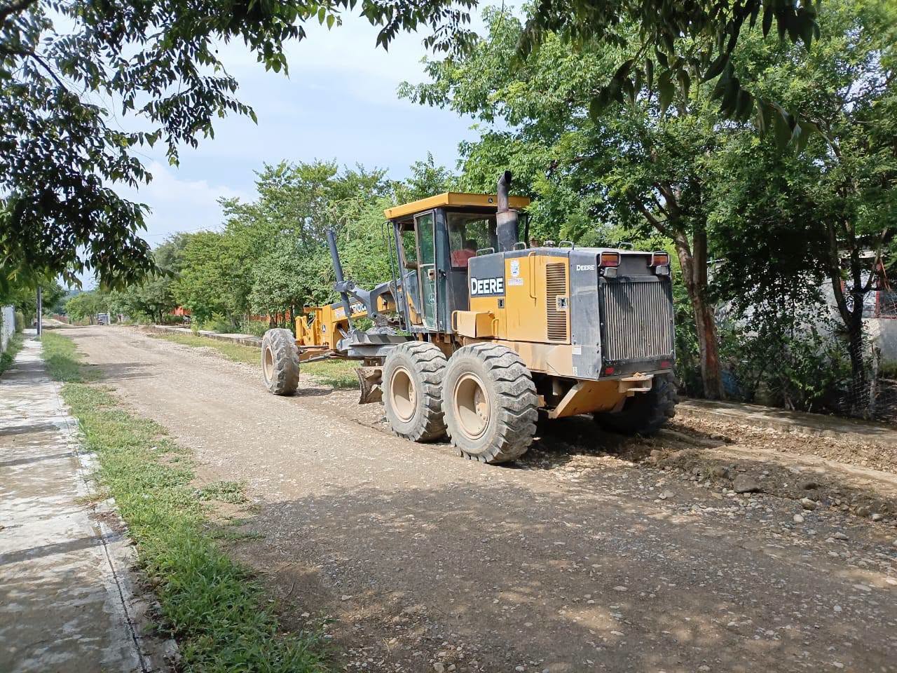 Rehabilitan caminos para mejorar el acceso a las comunidades
