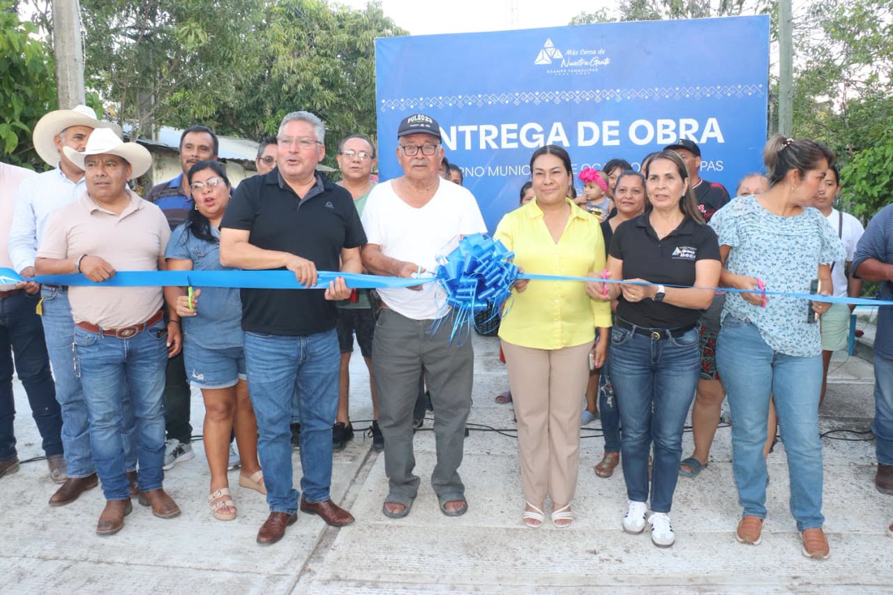 El alcalde Melchor Budarth Báez inaugura la pavimentación de la calle Guadalupe Victoria