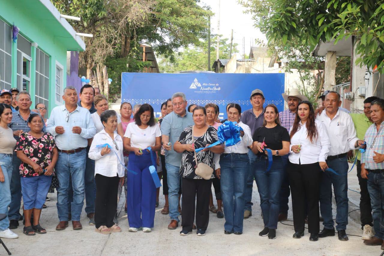 El alcalde Melchor Budarth Báez inaugura pavimentación en la colonia Hermanos Flores Magón