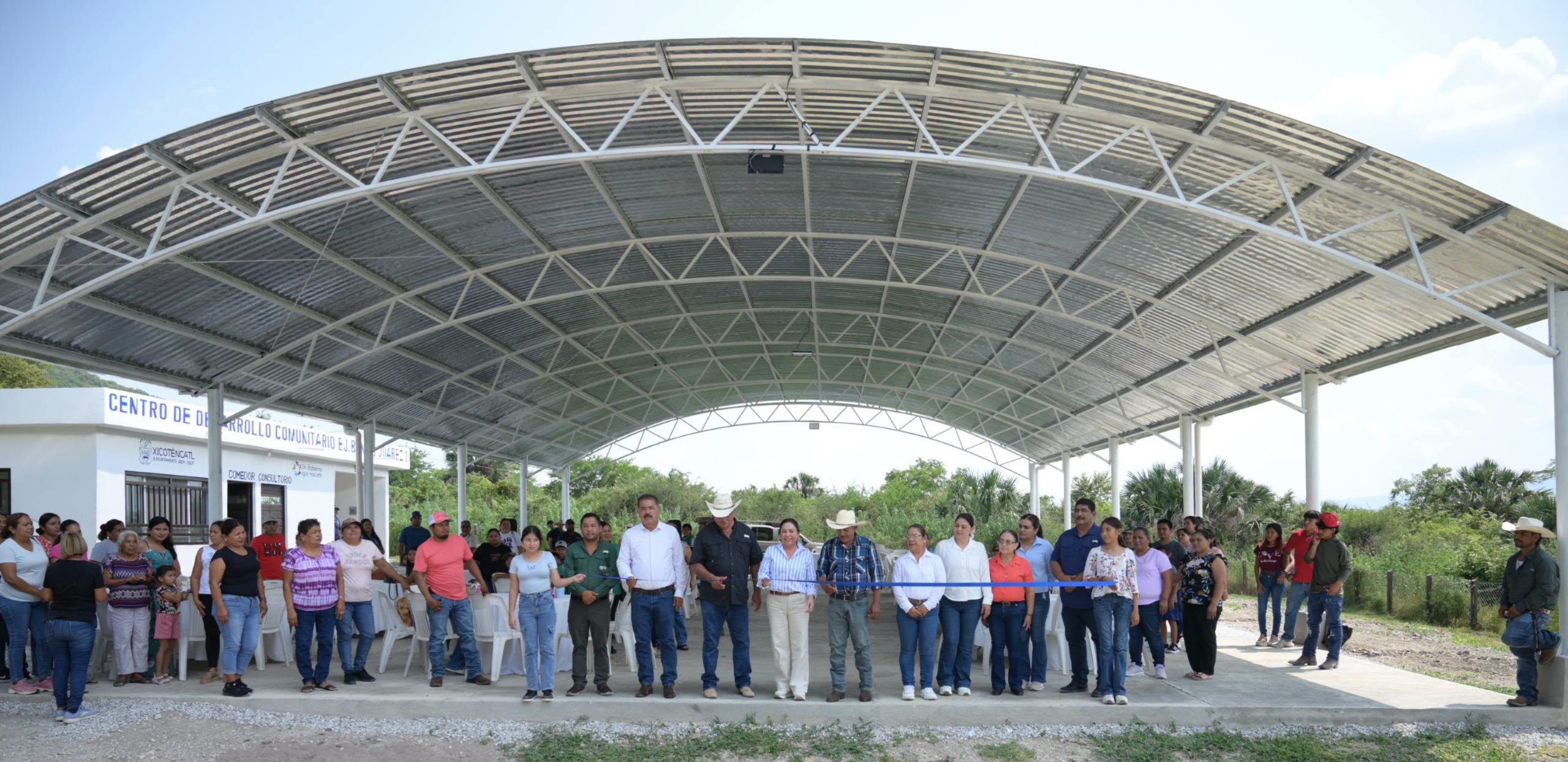 Inaugura alcaldesa Mariela López techumbre y explanada ejidal en beneficio de cinco comunidades