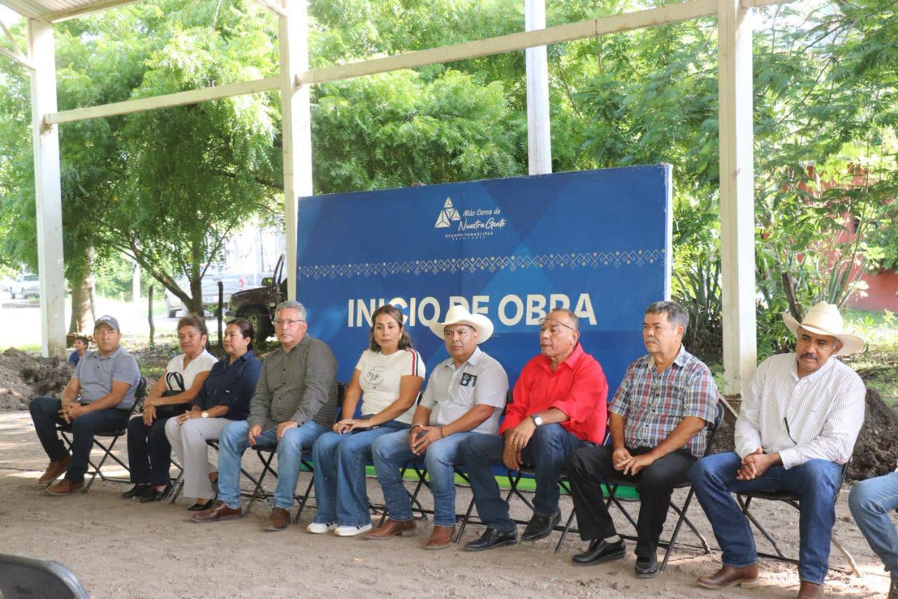 Arranca alcalde Melchor Budarth construcción de piso de concreto en techumbre de la colonia Las Paguas