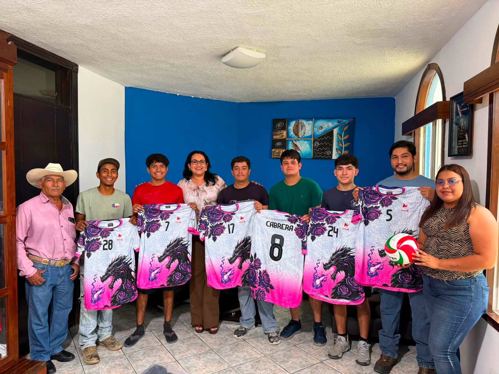 Impulsan el deporte en Nuevo Morelos con entrega de uniformes a equipo de voleibol