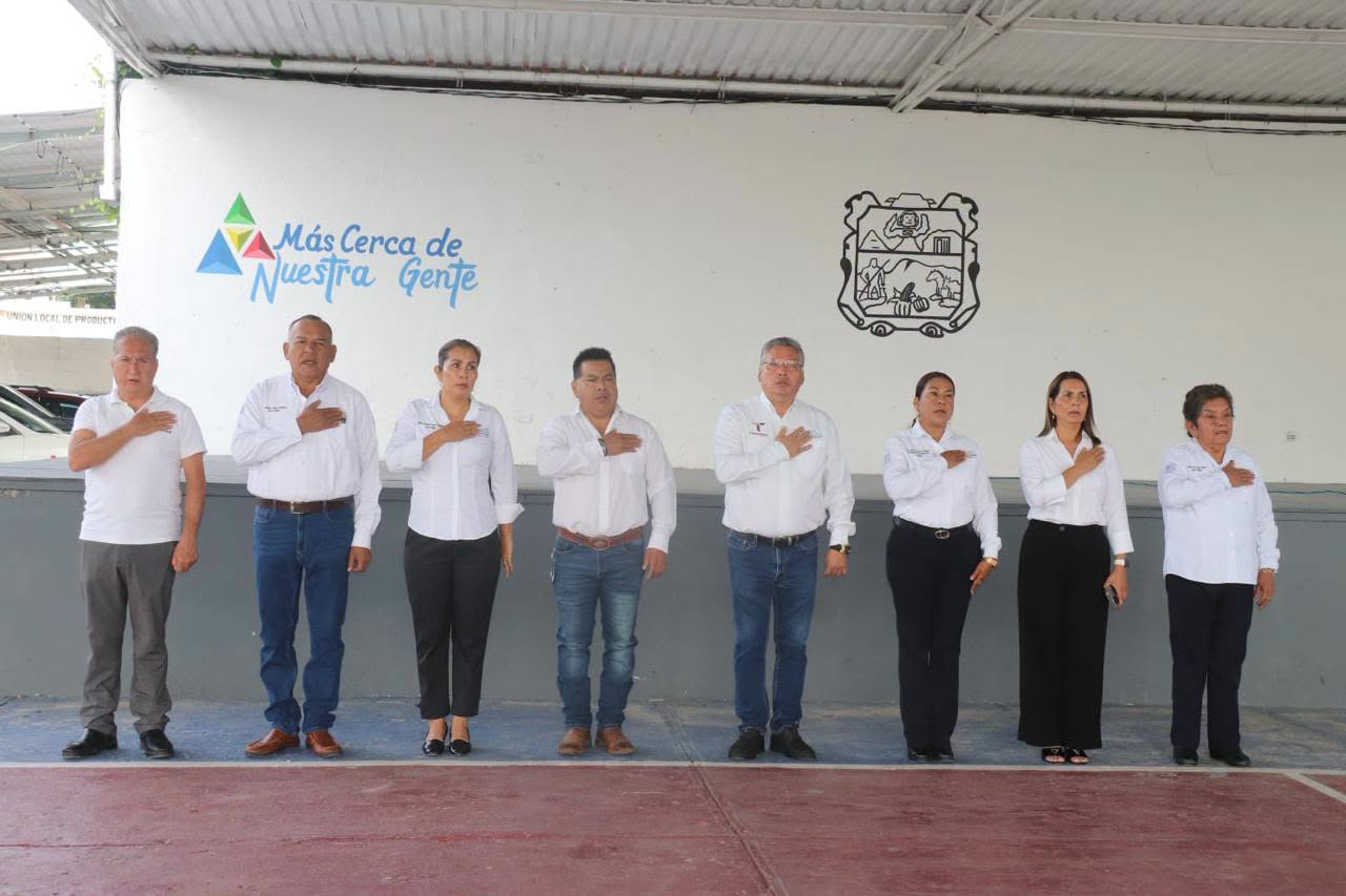 Fortalecen valores cívicos con la ceremonia semanal de Honores a la Bandera