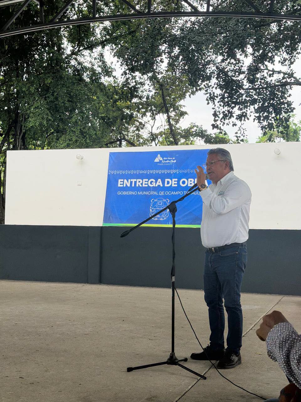 Entrega alcalde Melchor Budarth obra de foro comunitario en el Ejido Protacio F. Guerra