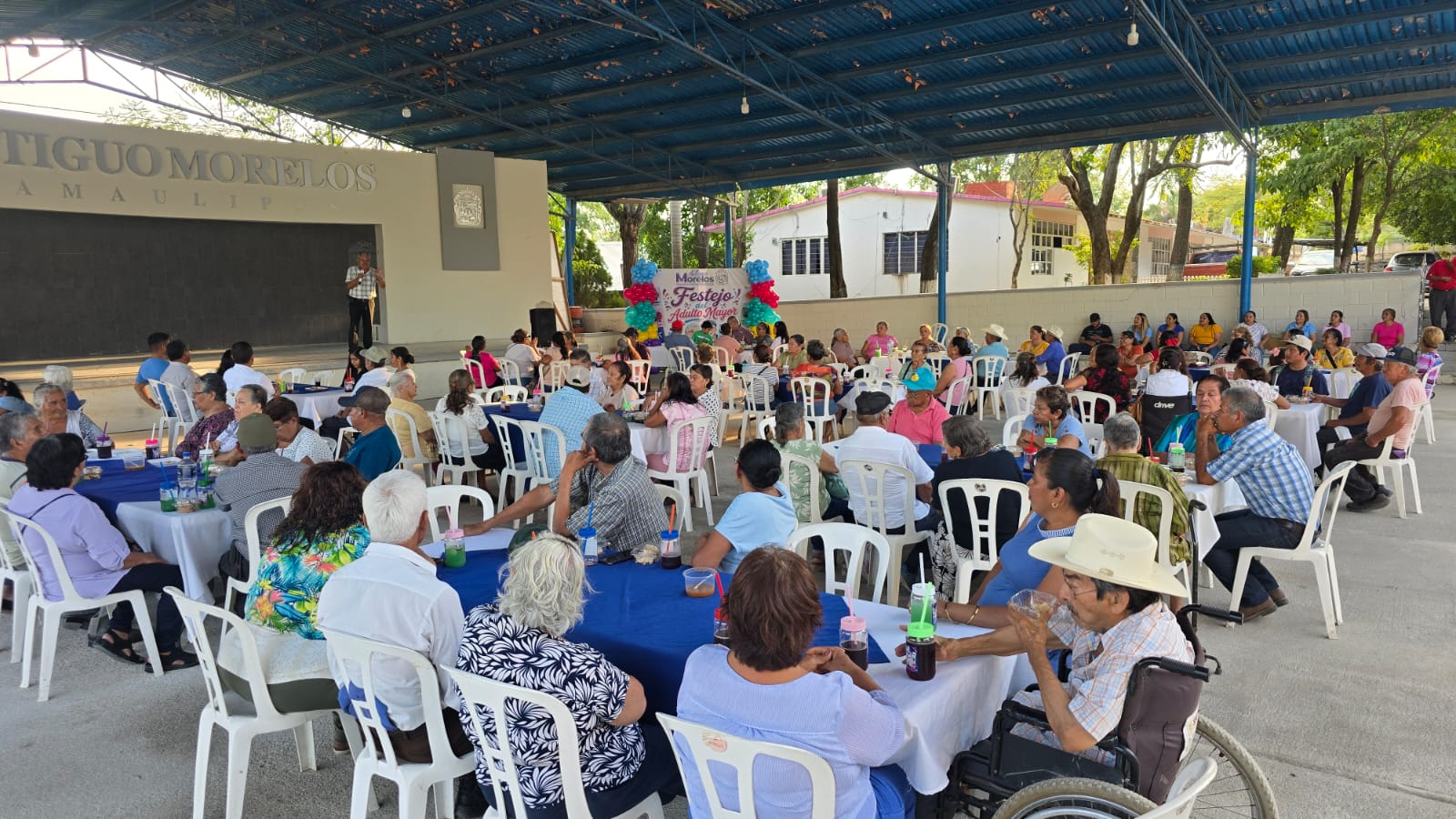 Festejan en grande a los adultos mayores de Antiguo Morelos con festival en la explanada municipal