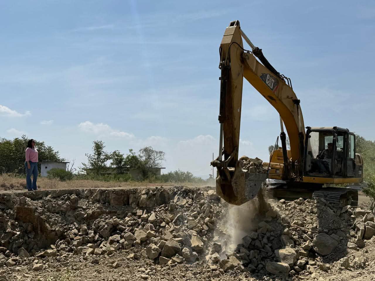 Mejoran conectividad vial en el Ejido Emiliano Zapata tras obras de mantenimiento y conservación