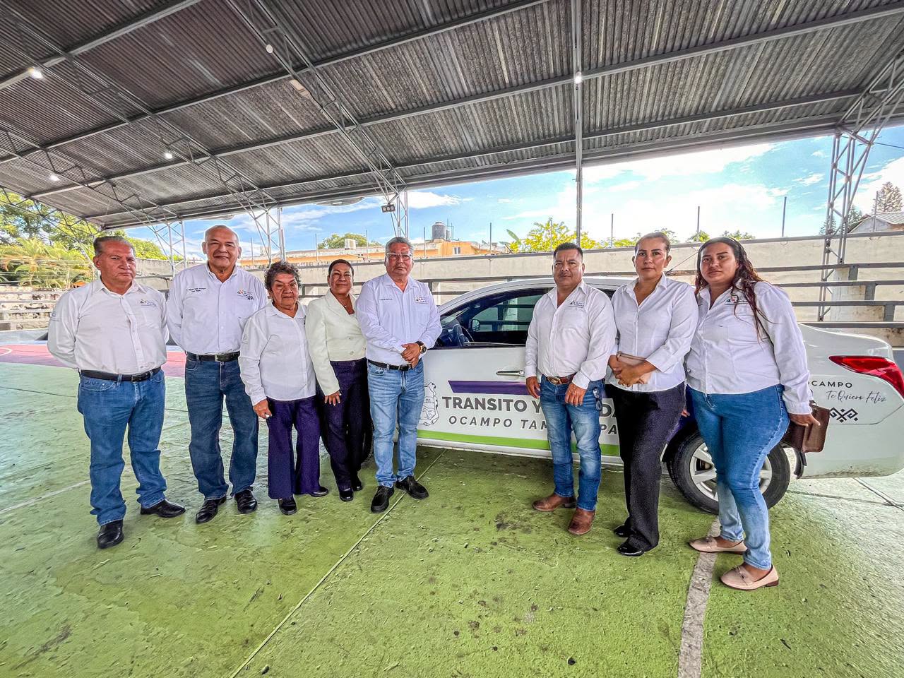Entregan nuevo vehículo a Tránsito y Vialidad de Ocampo
