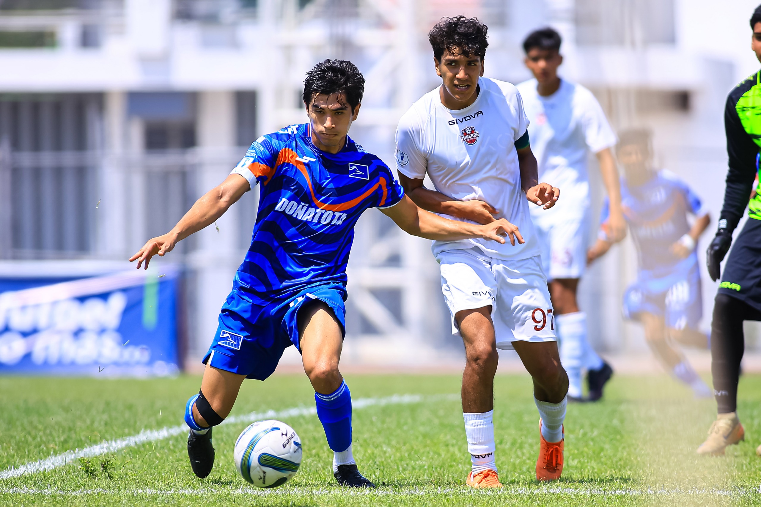 EMPATAN SIN GOLES CORRECAMINOS Y MINEROS EN LA LIGA PREMIER
