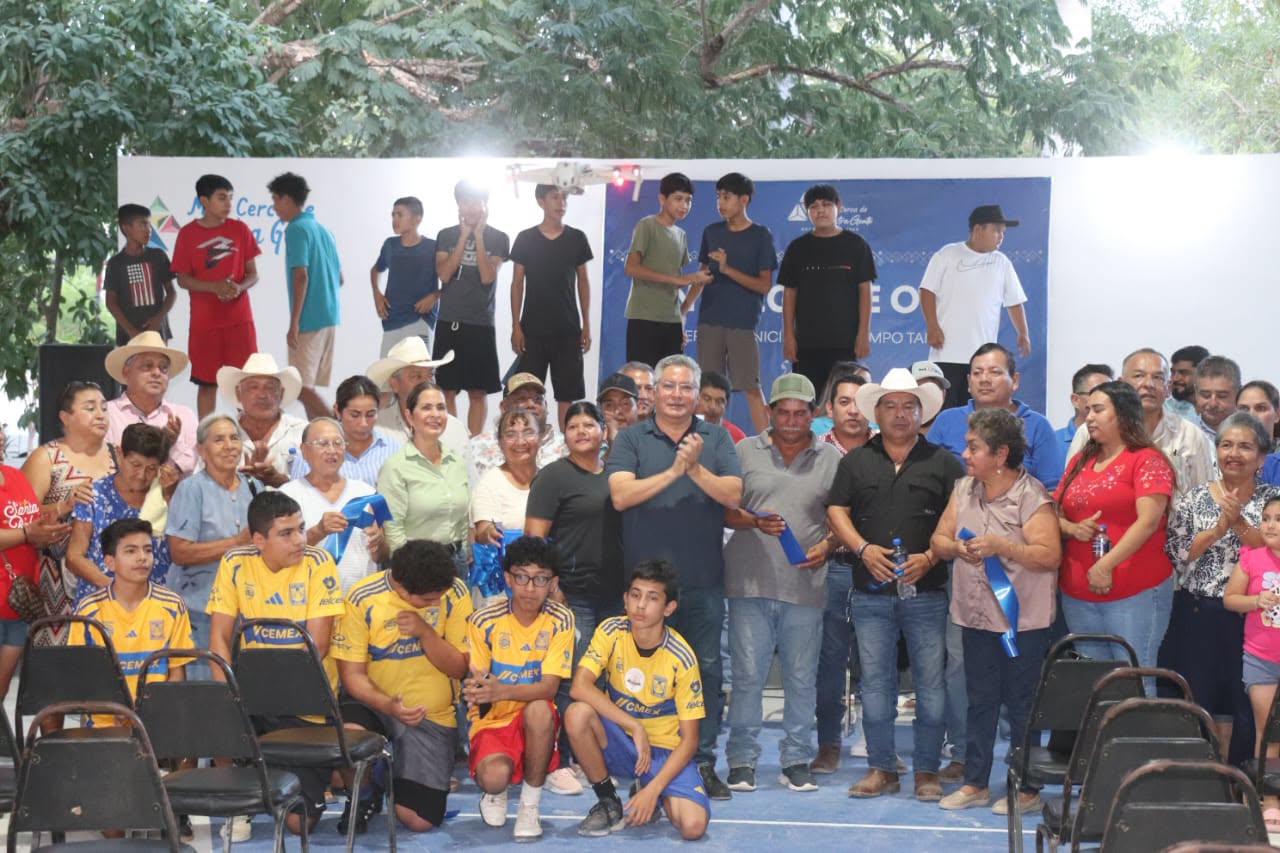Entregan obras de rehabilitación en la plaza del poblado Adolfo López Mateos
