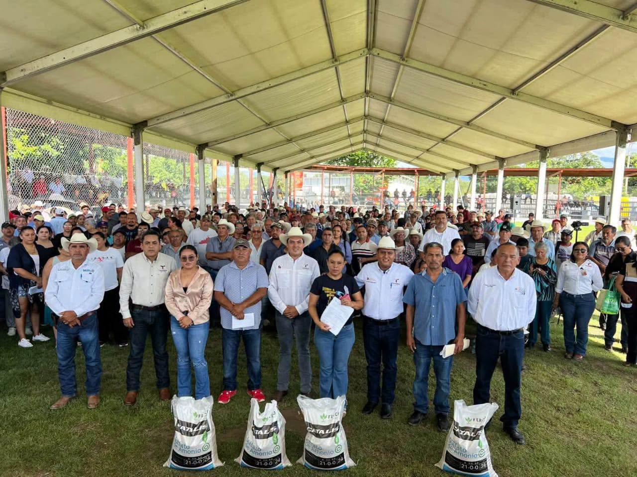 Entregan 662.5 toneladas de fertilizante a productores de tres municipios